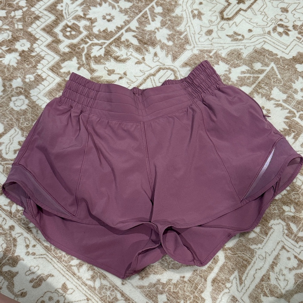Lululemon High Rise Hotty Hot Shorts 2.5"